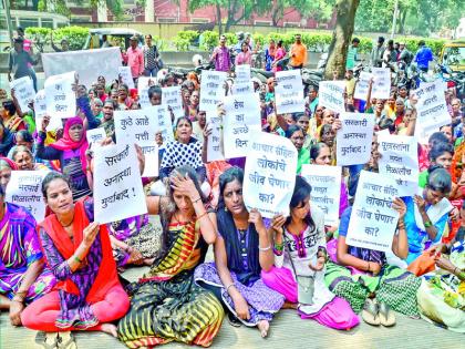 Ambiloda flood victims Women's Movement in front of District Collector office | आंबिलओढा पूरग्रस्तांचे जिल्हाधिकारी कार्यालयासमोर महिलांचे आंदोलन