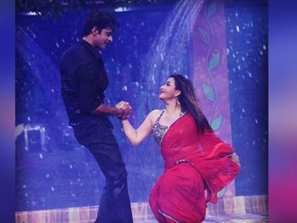 Sunil Grover and Shilpa Shinde's Hot Rain Dance Video Viral | सुनील ग्रोव्हर आणि शिल्पा शिंदेचा हॉट रेन डान्स व्हिडीओ व्हायरल