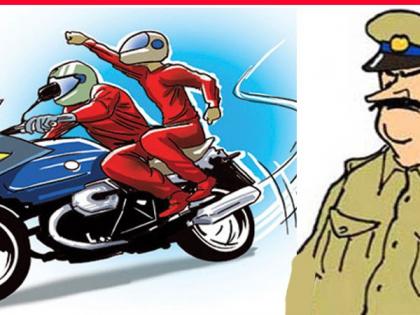 Big news; Vehicles of 27 police personnel without helmets confiscated in Solapur | मोठी बातमी; हेल्मेट न घालणाऱ्या सोलापुरातील २७ पोलीस कर्मचाऱ्यांची वाहने जप्त