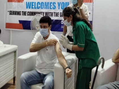 marathi veteran actor sachin pilgaonkar takes first dosage of corona vaccine | ‘महागुरु’ सचिन पिळगावकर यांनी घेतली कोरोना लस, शेअर केला फोटो