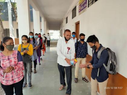 Very little response in schools on the first day | पहिल्या दिवशी शाळांमध्ये अत्यल्प प्रतिसाद