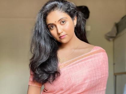 Rinku Rajguru's caption captivates fans with glamorous photo in pink saree | गुलाबी साडीतल्या ग्लॅमरस फोटो आणि व्हिडीओसोबतच रिंकू राजगुरूच्या कॅप्शनने वेधले चाहत्यांचे लक्ष