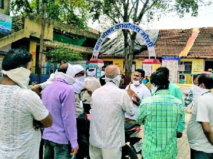 Merchants rush to the municipality to start shops | दुकाने सुरू करण्यासाठी व्यापाऱ्यांची पालिकेत धाव Merchants rush to the municipality to start shops | दुकाने सुरू करण्यासाठी व्यापाऱ्यांची पालिकेत धाव