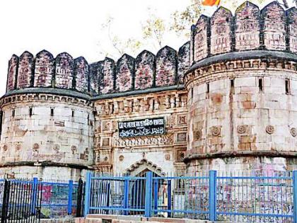 Blinds of the Central Government on the walls of the Achalpur, the doors and the hawk curtains | अचलपूरच्या परकोट, दरवाजे, हौज कटोऱ्यावर केंद्र शासनाची मोहोर