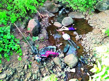 Two wheeler collapsed under a bridge of Motinala, killing two people | मोतीनाला पुलाखाली दुचाकी कोसळून दोघांचा मृत्यू