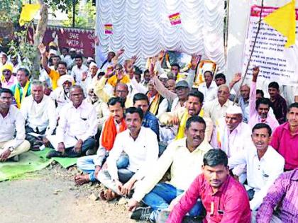 Adivasis, Gowari's collectorate in front of the collectorate, anti-defection movement | आदिवासी, गोवारींचे कलेक्ट्रेटसमोर अन्न, देहत्याग आंदोलन