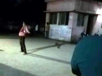 Drunkard in front of the hospital police station | रुग्णालय पोलीस चौकीसमोरच मद्यपीचा धिंगाणा