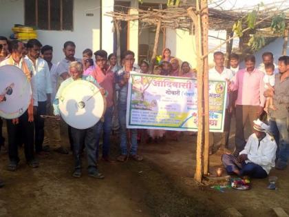 Gowari community worships shield in Bhandara district on the occasion of Lakshmi Puja | लक्ष्मीपूजनाच्या पर्वावर भंडारा जिल्ह्यात गोवारी समाजाने पुजली ढाल