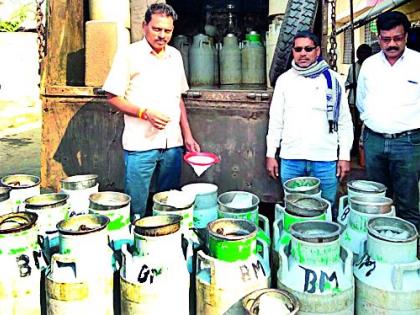 Government's milk policy caters to milk producers | शासनाचे दूध धोरण दुग्धउत्पादकांना मारक