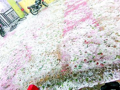 Incredible rain show with gears | गारांसह अवकाळी पावसाची हजेरी