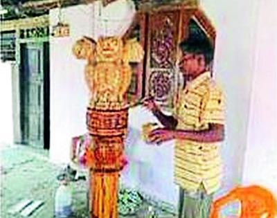 'Rishi' blows life in silk wood | निर्जीव लाकडात जीव फुंकतो ‘ऋषी’