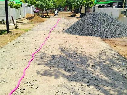 Citizens have blocked the construction of sub-planary lay-out roads | उपगन्लावार ले-आऊटमधील रस्त्याचे बांधकाम नागरिकांनी रोखले