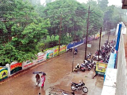 Heavy rain drizzle farmers | परतीचा पाऊस दमदार शेतकरी सुखावला