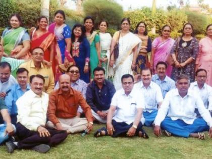 Ex Students gather in Dhule | धुळ्यात रंगला माजी विद्यार्थ्यांनी मेळावा 