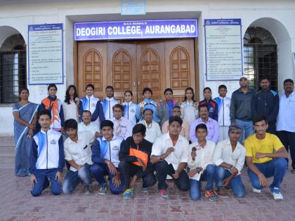  In the state sports competition of different sports, the players from Devagiri college shine | विविध खेळांच्या राज्यस्तरीय स्पर्धेत देवगिरी महाविद्यालयाचे खेळाडू चमकले