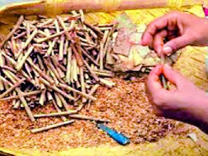 Allow BD workers employment and sale of BDs | बीडी कामगारांना रोजगार व बिडी विक्रीची परवानगी द्या Allow BD workers employment and sale of BDs | बीडी कामगारांना रोजगार व बिडी विक्रीची परवानगी द्या
