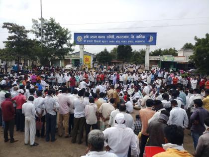 Onion growers' agitation in Nashik district | नाशिक जिल्ह्यात कांदा उत्पादकांचे आंदोलन