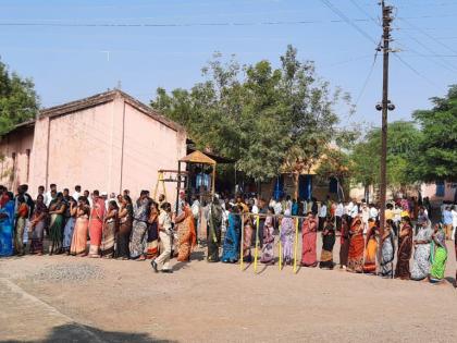 The voting process in Malegaon taluka is peaceful | मालेगाव तालुक्यात मतदान प्रक्रिया शांततेत