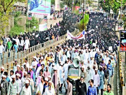 Women's silent morale in Malegaon | मालेगाव येथे महिलांचा मूक मोर्चा