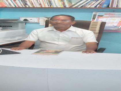 Share the culture of reading; Bookwriter Muralidhar Naval | वाचन संस्कृतीचा वाटाडया; ग्रंथमित्र मुरलीधर नवाळे