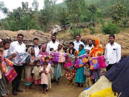 The villagers of Igatpuri taluka gave warmth to the tribals | इगतपूरी तालुक्यातील ग्रामस्थांनी आदिवासींना दिली मायेची ऊब