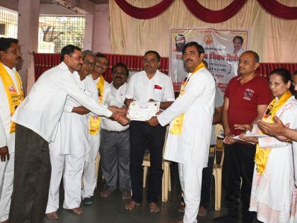 1 participated in yoga camp | योग शिबीरात ५० जणांचा सहभाग 1 participated in yoga camp | योग शिबीरात ५० जणांचा सहभाग