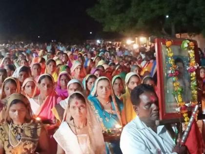 Bodies of the devotees for the Aarti Pooja ceremony | आरती पूजन सोहळ्यासाठी भाविकांची मांदियाळी Bodies of the devotees for the Aarti Pooja ceremony | आरती पूजन सोहळ्यासाठी भाविकांची मांदियाळी