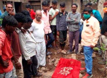 Ancient coins found in excavations at Prakasha | प्रकाशा येथे उत्खननात सापडल्या पुरातन नाणी Ancient coins found in excavations at Prakasha | प्रकाशा येथे उत्खननात सापडल्या पुरातन नाणी