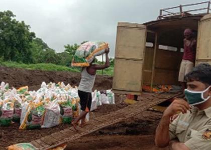 Bus base now for transportation of organic manure | सेंद्रीय खताच्या वाहतुकीसाठी आता बसचा आधार