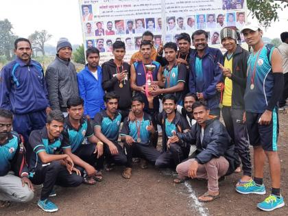 Khirkade team first in state level volleyball tournament | राज्यस्तरीय व्हाॅलीबॉल स्पर्धेत खिरकडेचा संघ प्रथम