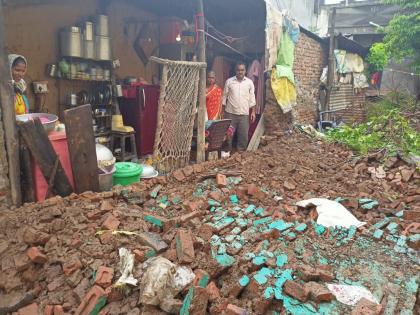 The wall collapsed due to continuous rain at Dahigaon | दहिगाव येथे सततच्या पावसाने भिंत कोसळली