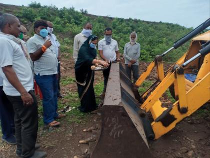 Repair of Nagadevi seepage lake started in Yaval taluka | यावल तालुक्यात नागादेवी पाझर तलाव दुरुस्ती सुरू