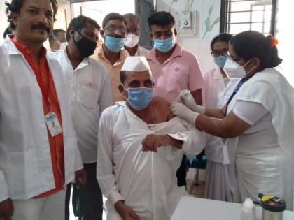 Covishield vaccination started at Dhamangaon Health Center | धामणगांव आरोग्य केंद्रात कोविशिल्ड लसीकरणास प्रारंभ