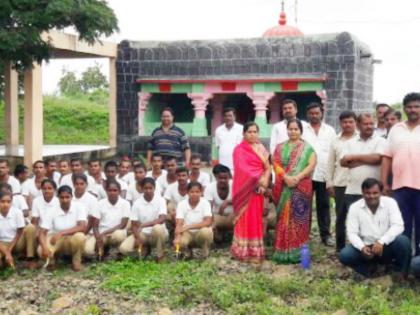 Cleanliness campaign implemented by Solapur taluka police, religious places have been cleaned and clean | सोलापूर तालुका पोलीसांनी राबविली स्वच्छता मोहीम, धार्मिक स्थळे केली स्वच्छ