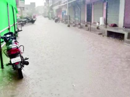 Heavy rains for second day in a row in Washim district! | वाशिम जिल्ह्यात सलग दुसऱ्या दिवशीही दमदार पाऊस !