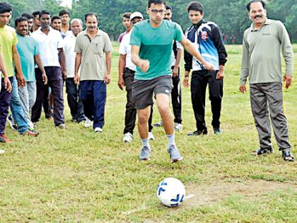 Football fever in the district | जिल्ह्यात फुटबॉल फिवर