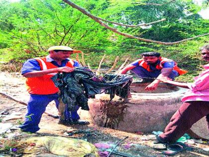 Drainage line chambers break through sewage piracy | ड्रेनेजलाइनवरील चेंबर्स फोडून सांडपाण्याचीही चोरी