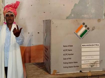 In Amravati district, Navradeva exercised the right to vote before marriage | अमरावती जिल्ह्यात नवरदेवाने बजावला लग्नापूर्वी मतदानाचा हक्क In Amravati district, Navradeva exercised the right to vote before marriage | अमरावती जिल्ह्यात नवरदेवाने बजावला लग्नापूर्वी मतदानाचा हक्क