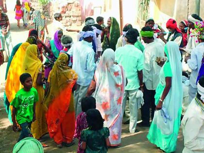 Holi of the tribals of Anandparvani Melghat which gives consciousness throughout the year | वर्षभर चेतना देणारी आनंदपर्वणी मेळघाटातील आदिवासींची होळी