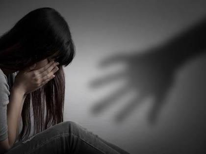 Sexual abuse of a daughter by father; Shocking incident in Pimpri | जन्मदात्या पित्याकडूनच पोटच्या मुलीवर लैंगिक अत्याचार; पिंपरीतील धक्कादायक घटना