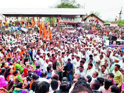 Birth Anniversary of Harekrishna Baba: The helicopter flats on the palanquin | हरेकृष्ण बाबांचा जन्मशताब्दी सोहळा: हेलिकॉप्टरने पालखीवर पुष्पवृष्टी