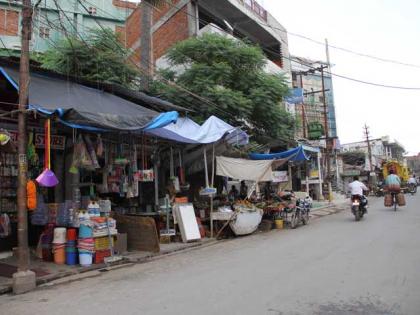  The encroachment on the pavement of Panchavati is maintained | पंचवटीतील पदपथावरील अतिक्रमण कायम