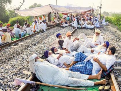 . . Otherwise agitation with Punjab farmers; Kisan Sangh's weapon against the center | . . अन्यथा पंजाबच्या शेतकऱ्यांसोबत आंदोलन; किसान संघाचे केंद्राविरोधात नाराजी अस्त्र . . Otherwise agitation with Punjab farmers; Kisan Sangh's weapon against the center | . . अन्यथा पंजाबच्या शेतकऱ्यांसोबत आंदोलन; किसान संघाचे केंद्राविरोधात नाराजी अस्त्र