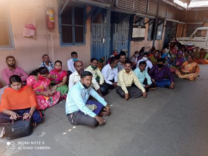 Teachers protest against the delay in the office of the Deputy Director of Education | शिक्षण उपसंचालक कार्यालयाच्या दिरंगाई विरोधात शिक्षकांचा ठिय्या