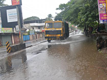 Heavy showers in Kolhapur city | कोल्हापूर शहरात पावसाच्या जोरदार सरी, तापमानातही वाढ