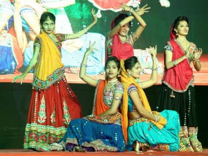 सदाबहार गीतांवरील धमाल नृत्याला रसिकांची उत्स्फूर्त दाद