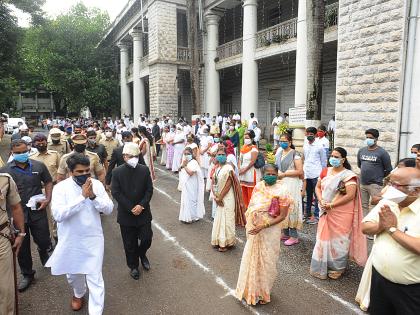 Independence Day celebrations by Kolhapurites | कोरोनाचे मळभ दूर सारून कोल्हापूरकरांकडून स्वातंत्र्यदिन उत्साहात