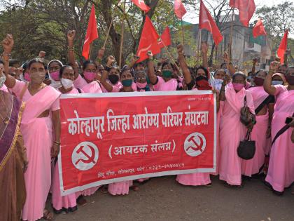 Morcha of health nurses at Zilla Parishad | जिल्हा परिषदेवर आरोग्य परिचरांचा मोर्चा