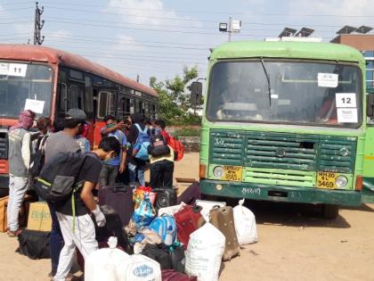 Coronavirus, Lockdown News: State students return from Kota by ST Corporation buses pnm | Coronavirus, Lockdown News: कोटा येथून महाराष्ट्रातील विद्यार्थ्यांचा परतीचा प्रवास सुरु, एसटी बसेस रवाना