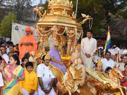 The inauguration of gold at the Bahubali Mahamastakabhishek Festival at Shravanabelagal, the first Abhishek tomorrow | श्रवणबेळगोळ येथे बाहुबली महामस्तकाभिषेक महोत्सवात सुवर्णरथाचे लोकार्पण, उद्या पहिला अभिषेक